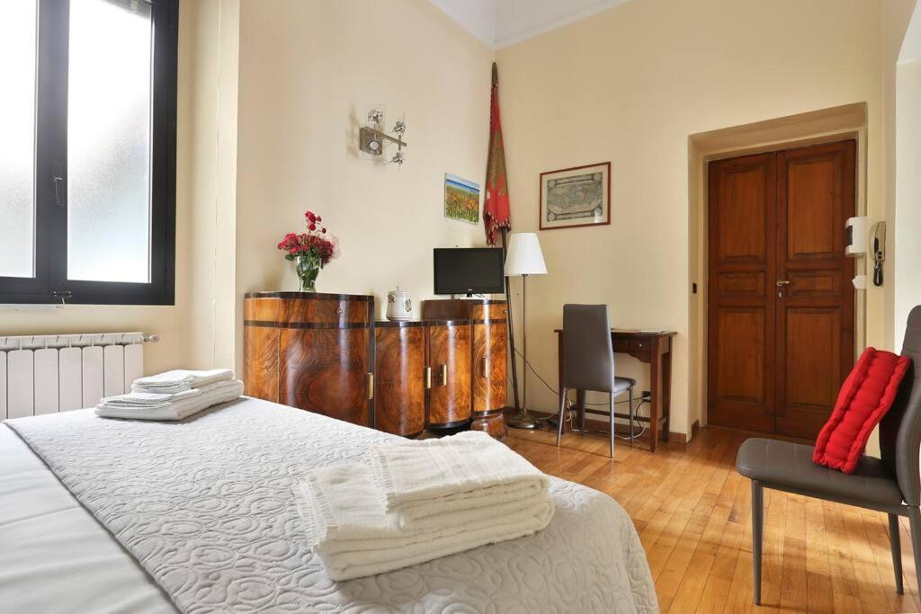 Small Studio, Donatello, Next To The Duomo Of * Florencia