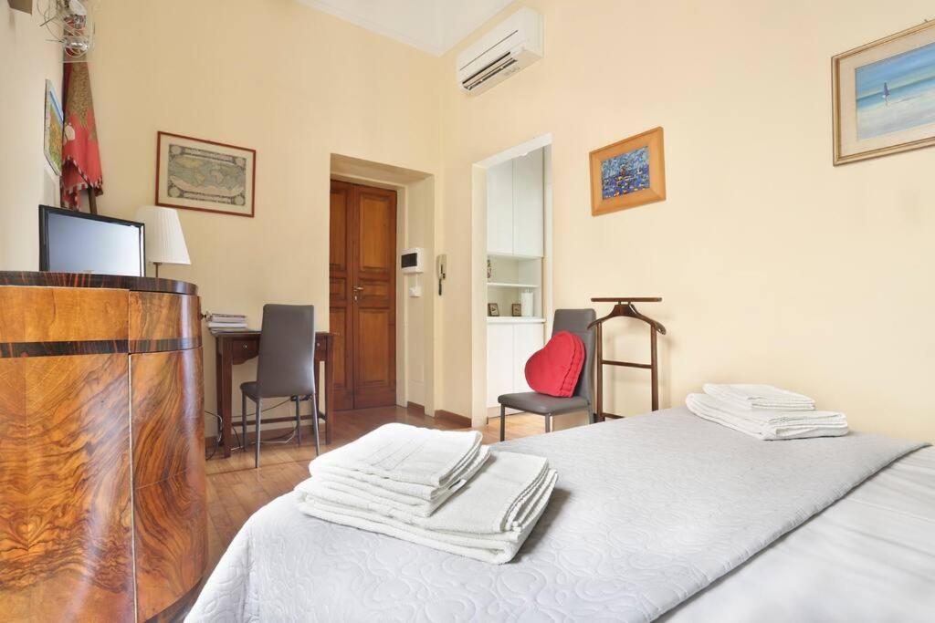 Small Studio, Donatello, Next To The Duomo Of Apartamento *